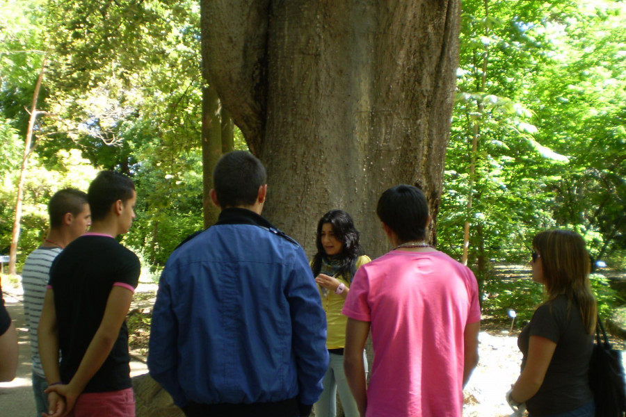 Menores del Curso de Jardinería del Centro 'La Villa' de Villena (Alicante), visitan el Jardín Botánico de Valencia