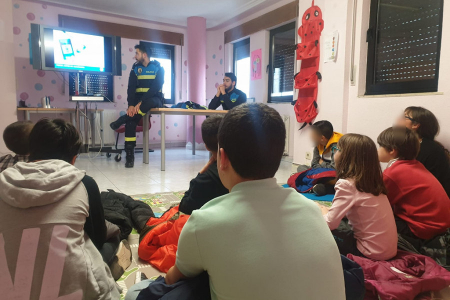 Las personas atendidas en el Programa de Intervención para Hijos e Hijas de Mujeres Víctimas de Violencia de Género de Salamanca asisten a talleres sobre ciberseguridad. Fundación Diagrama. Castilla y León 2020. 