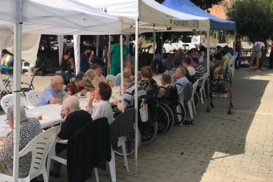 Las personas atendidas en la residencia ‘Nuevo Azahar’ de Archena (Murcia) disfrutan de una nueva edición de las fiestas patronales de La Algaida. Fundación Diagrama 2019.