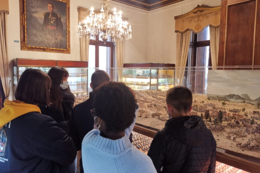 Las personas jóvenes atendidas en la Residencia ‘Mas de la Pinaeta’ en Gátova (Valencia) visitan el mayor museo de miniaturas históricas del mundo. Fundación Diagrama. Comunidad Valenciana 2022