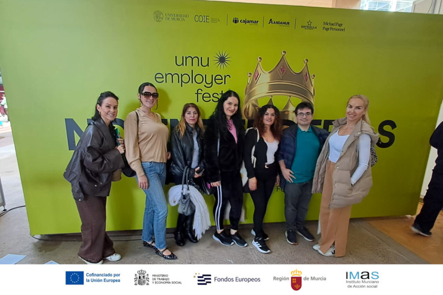 Personas usuarias y profesionales del Proyecto Impulso asisten al Foro de Empleo UMU Employer Fest