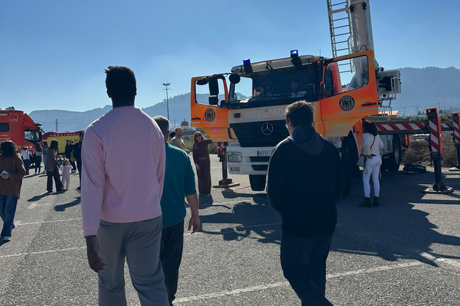 Personas jóvenes de la residencia ‘Anassim’ conocen la labor profesional de los Bomberos de Xátiva