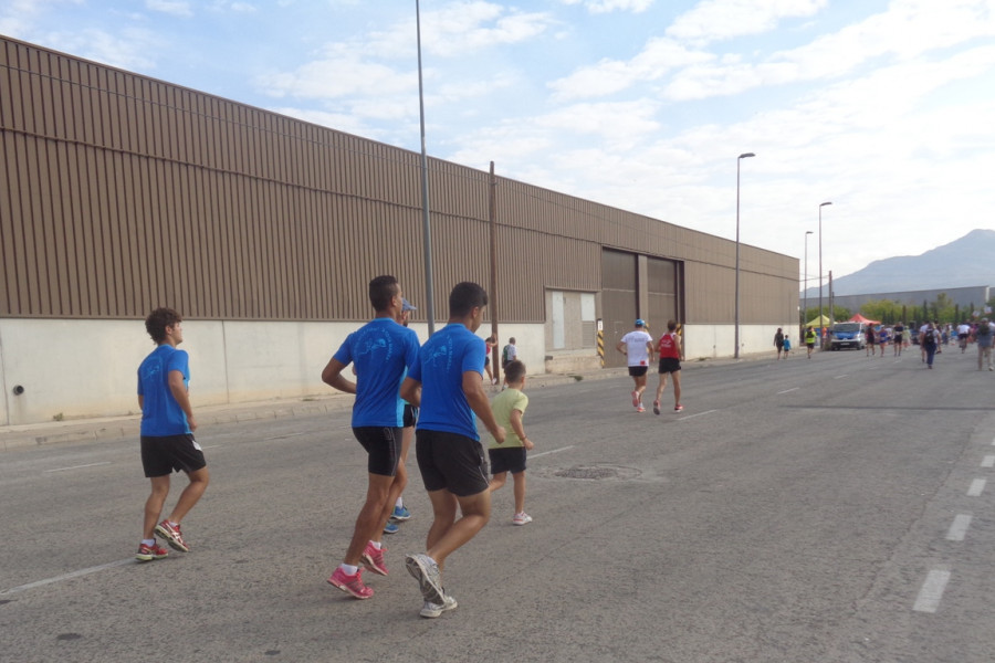 Club de atletismo 'A tota marxa', centro La Villa. Carrera Solidaria Cartonajes Salinas. Fundación Diagrama. 