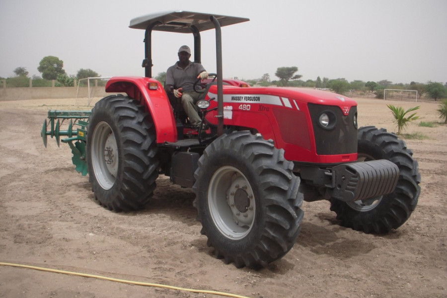 Tractor Escuela Agricultura Sandiara Senegal