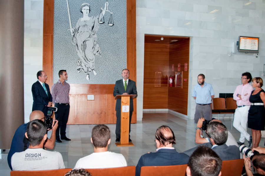 Menores del Centro de Reeducación Pi Gros elaboran un mosaico para la Ciudad de la Justicia de Castellón