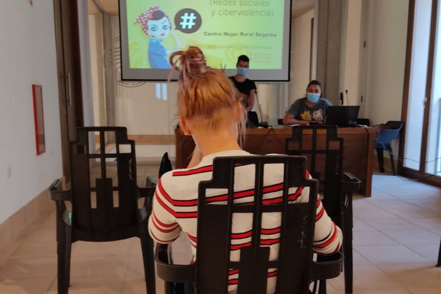 El uso correcto de las nuevas tecnologías protagoniza un nuevo taller para las jóvenes de la residencia ‘Mas de la Pinaeta’ en Gátova (Valencia). Fundación Diagrama. Comunidad Valenciana 2020.