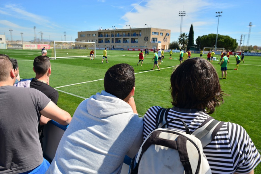 Los menores del centro 'Pi Gros' asistieron a un entrenamiento del Villarreal CF