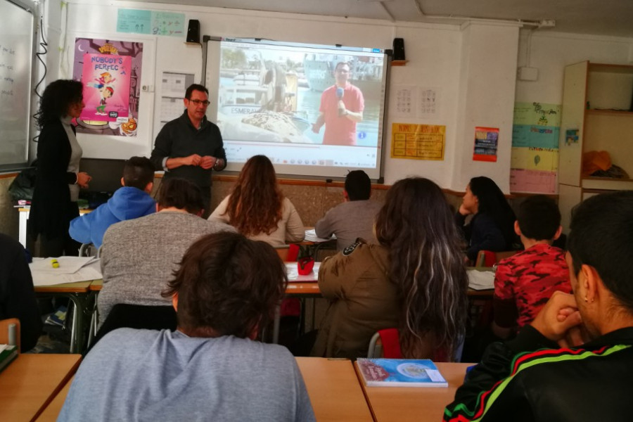 Los jóvenes en el centro ‘Campanar’ de Valencia asisten a una charla formativa del periodista de TVE Ernest Zurriaga. Fundación Diagrama 2018. Comunidad Valenciana. 