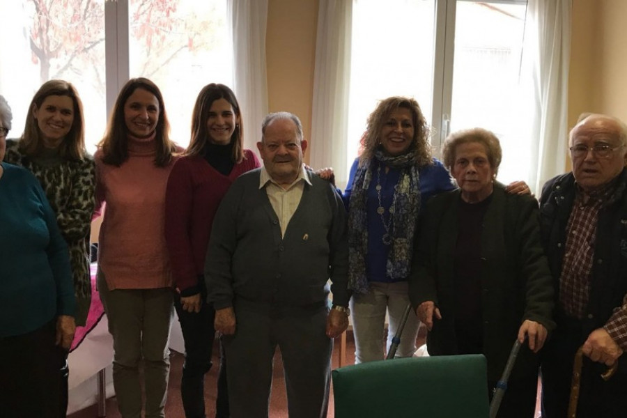 Las personas mayores atendidas en la residencia ‘Nuestra Señora de Cortes’ reciben la visita de la directora provincial de Bienestar Social. Fundación Diagrama. Castilla La Mancha 2017-