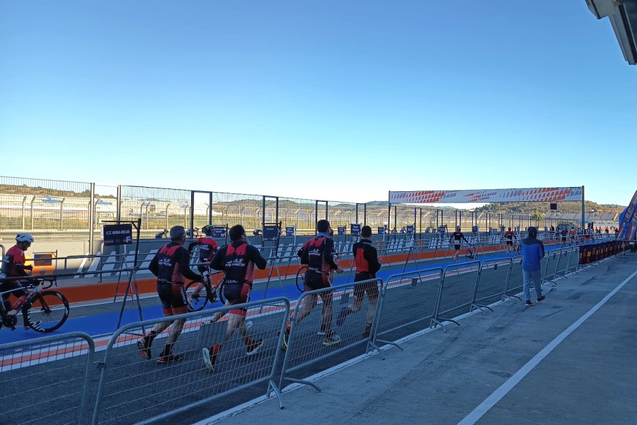 El Duatlón de Cheste agradece el voluntariado de jóvenes de la residencia ‘Pi i Margall’ 